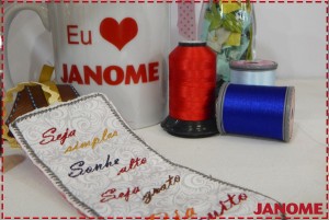 Amostra do marcador de página bordado e decorações da Janome na Mega Artesanal 2016